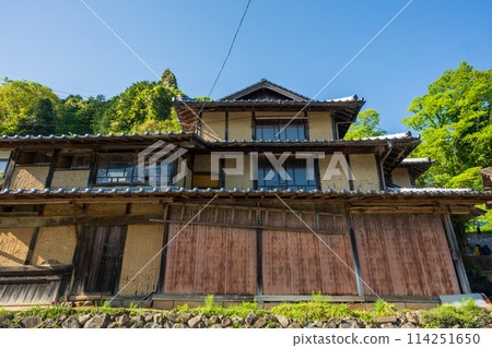 日本岡山縣三崎鎮一座古老而美麗的建築 日本岡山縣三崎鎮一座古老而美麗的建築 114251650