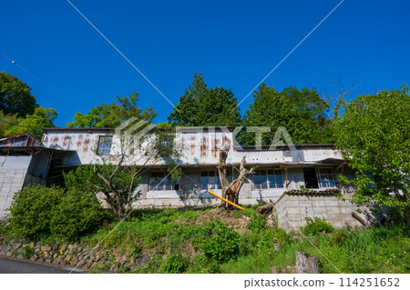 An old and very beautiful building in Misaki Town, Okayama Prefecture, Japan An old and very beautiful building in Misaki Town, Okayama Prefecture, Japan 114251652