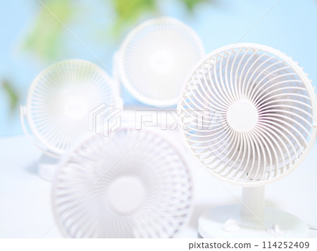 白色循環器和電風扇 114252409