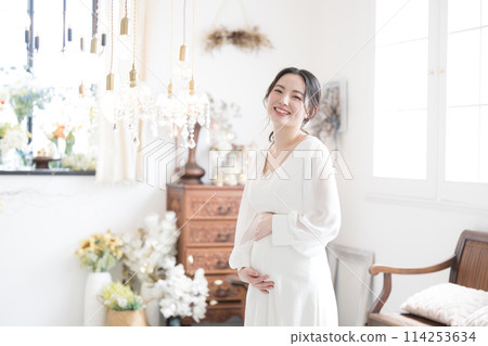 Images of maternity photos for weddings, pre-wedding photos, and images of happy pregnant women Images of maternity photos for weddings, pre-wedding photos, and images of happy pregnant women 114253634