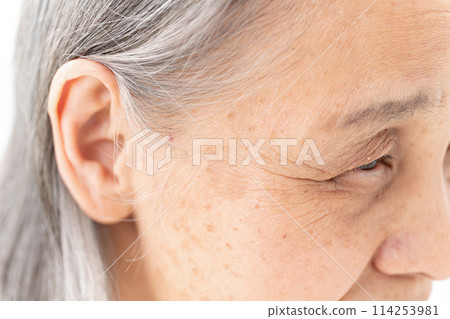Senior woman eyes Senior woman eyes 114253981