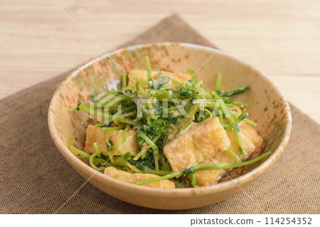 Mizuna and fried tofu with sesame dressing Mizuna and fried tofu with sesame dressing 114254352