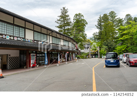 The parking lot of Natadera Temple, which was founded over 1,300 years ago | Photo taken in May | Komatsu City, Ishikawa Prefecture 114254852