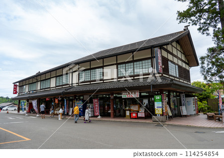 The parking lot of Natadera Temple, which was founded over 1,300 years ago | Photo taken in May | Komatsu City, Ishikawa Prefecture 114254854