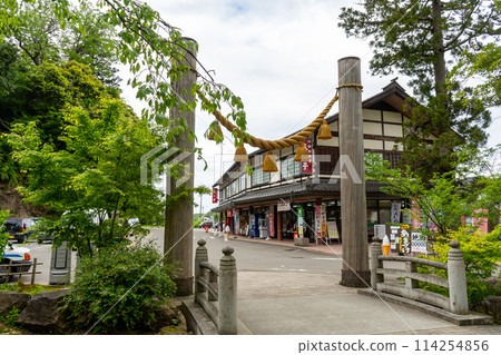 擁有1300多年歷史的那田寺的停車場風景|5月拍攝的石川縣小松市 擁有1300多年歷史的那田寺的停車場風景|5月拍攝的石川縣小松市 114254856