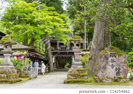 The view of the Sanmon gate of Natadera Temple, which was founded over 1,300 years ago | Photo taken in May | Komatsu City, Ishikawa Prefecture 114254862