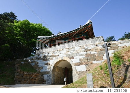 World Heritage Namhansanseong Fortress Hiking Course and North Gate [Korea] 114255306