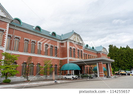 A typical Hokuriku cloudy sky and the exterior of the Motorcar Museum of Japan | Photo taken in May | Komatsu City, Ishikawa Prefecture 114255657