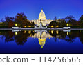 The illuminated, golden US Capitol building 114256565