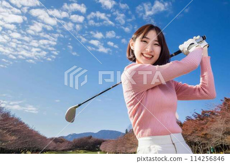 櫻花樹和女高爾夫球手 櫻花樹和女高爾夫球手 114256846