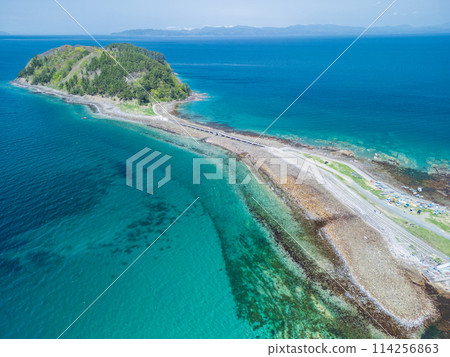 "Aomori Prefecture" Drone captures beautiful aerial shots of Cape Natsudomari and the vivid emerald blue sea "Aomori Prefecture" Drone captures beautiful aerial shots of Cape Natsudomari and the vivid emerald blue sea 114256863