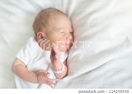 Newborn baby boy in hosptal cot 114259358
