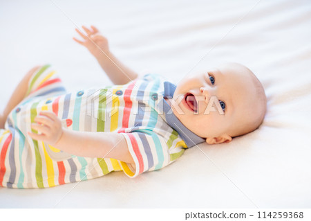 Little baby on white bed Little baby on white bed 114259368