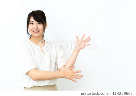 一位女士給予指導 114259605