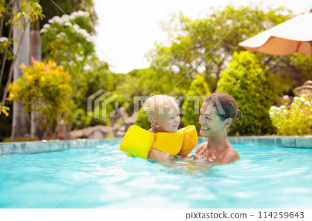 Mother and baby in swimming pool 114259643