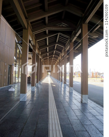A long corridor leading to the back A long corridor leading to the back 114260109