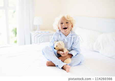 Kids in bed. Children in pajamas. Family bedroom. Kids in bed. Children in pajamas. Family bedroom. 114260366