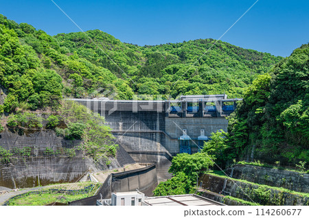 Amagase Dam with fresh greenery, Uji City, Kyoto Prefecture 114260677