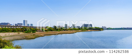 Yatsuhigata is a tidal flat located a 10-minute walk from Minami-Funabashi Station on the Keiyo Line. [Scenery of Funabashi] 114262586