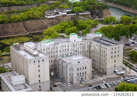 Long rainy days in spring overlooking Osaka Castle, April, overlooking Osaka Castle Park from the lounge of a tower apartment building Long rainy days in spring overlooking Osaka Castle, April, overlooking Osaka Castle Park from the lounge of a tower apartment building 114262613
