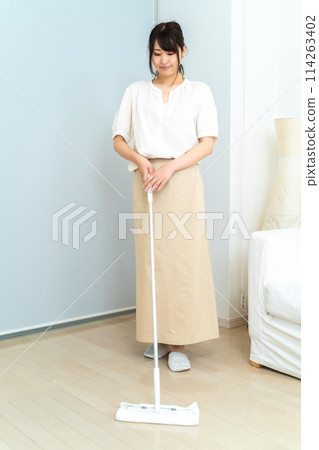 Women who wipe clean 114263402