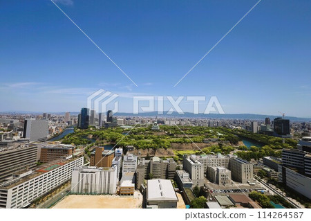 黃金周,五月初,若葉,初夏的大阪城公園,從Tawaman的休息室看到大阪城的新綠。 黃金周,五月初,若葉,初夏的大阪城公園,從Tawaman的休息室看到大阪城的新綠。 114264587