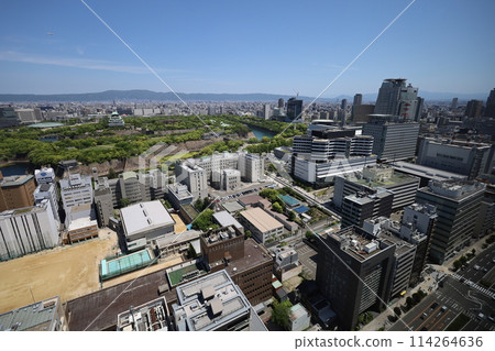 黃金周,五月初,若葉,初夏的大阪城公園,從Tawaman的休息室看到大阪城的新綠。 黃金周,五月初,若葉,初夏的大阪城公園,從Tawaman的休息室看到大阪城的新綠。 114264636
