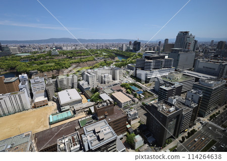 黃金周,五月初,若葉,初夏的大阪城公園,從Tawaman的休息室看到大阪城的新綠。 黃金周,五月初,若葉,初夏的大阪城公園,從Tawaman的休息室看到大阪城的新綠。 114264638