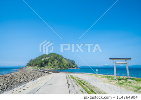 "Aomori Prefecture" Scenery of the Natsudomari Peninsula in early summer 114264904