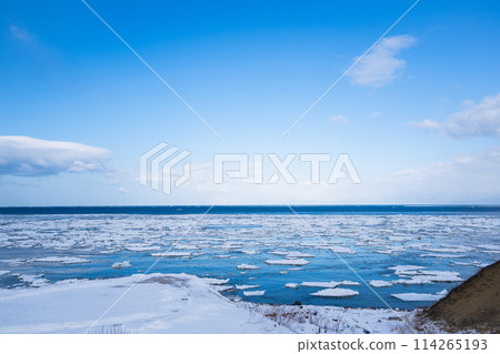 [Hokkaido, Shiretoko] Drift ice in the Sea of Okhotsk 114265193