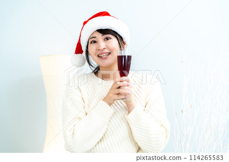 戴聖誕老人帽的婦女 戴聖誕老人帽的婦女 114265583