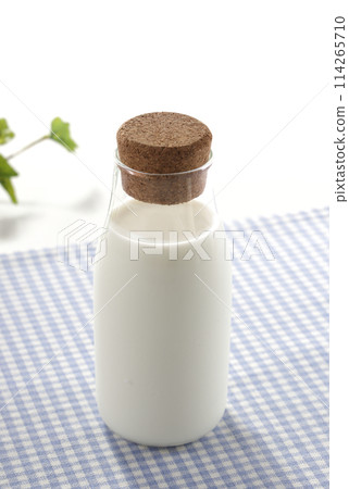 牛奶 牛奶 114265710