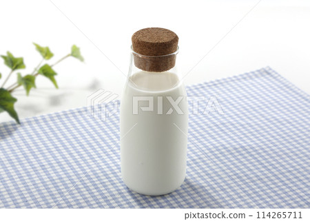 牛奶 牛奶 114265711