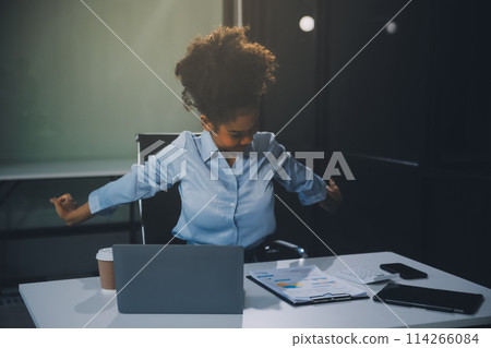 Asian working women relaxed from work, she was glad. 114266084