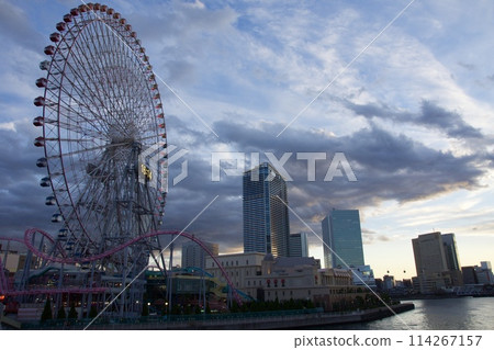Kanagawa Prefecture cityscape: Yokohama Station East Exit, Shin-Takashima, Minato Mirai evening view 114267157