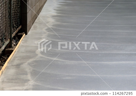 Concrete floor surface (metal trowel finish) Concrete floor surface (metal trowel finish) 114267295