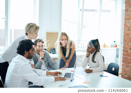 clever Hindoo man showing his ne ideas to his colleagues clever Hindoo man showing his ne ideas to his colleagues 114268061