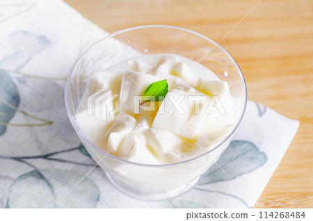 Dessert almond tofu Dessert almond tofu 114268484