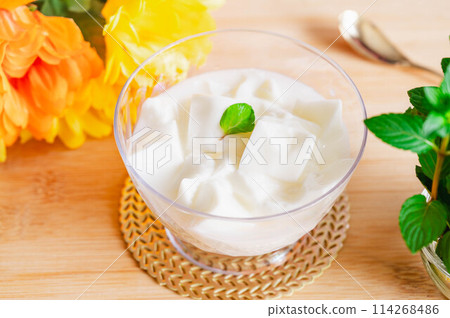 Dessert almond tofu 114268486