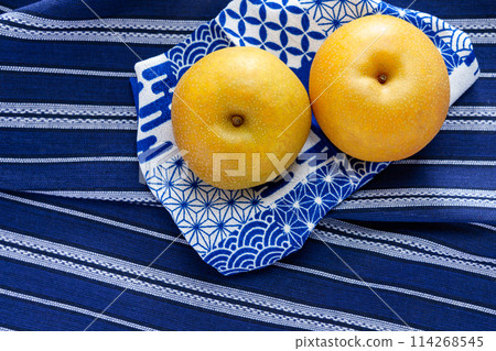 pear  114268545