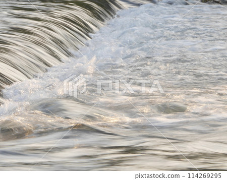 The water is flowing and the waves are crashing 114269295