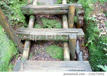 Wooden stairs 114271042