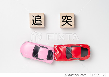 微型車因追撞導致車身變形 114271122
