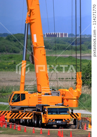 All-terrain cranes (self-propelled cranes) 114271770