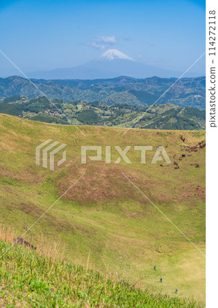 （靜岡縣）鮮綠的大室山，山頂和富士山的景色 114272118