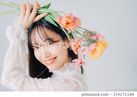 Woman with a bouquet 114272199