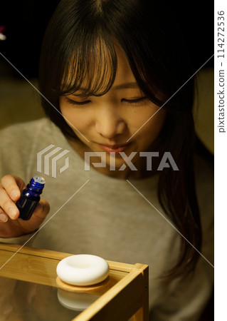 女人睡前被香氣治愈 114272536
