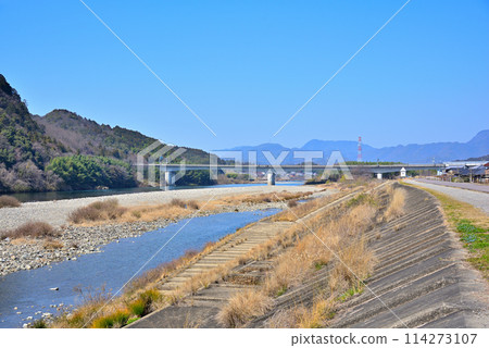 Scenery of the Nagara River in Higashishima, Seki City, Gifu Prefecture 114273107