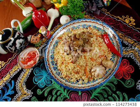 Uzbek  pilaf . 114273438