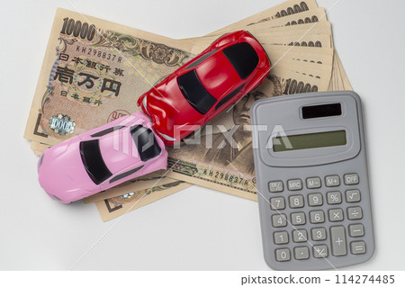 微型車因追撞導致車身變形 114274485